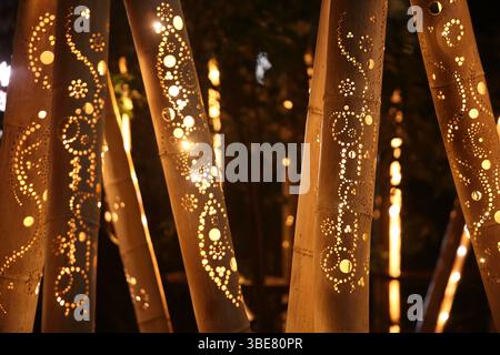 Vue nocturne des lanternes en bambou d'Ito à Shizuoka Banque D'Images