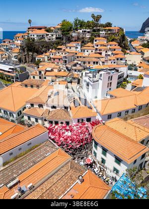 Camara de Lobos, Portugal - 11 juin 2024 : vue aérienne de Camara de Lobos sur l'île de Madère, Portugal Banque D'Images