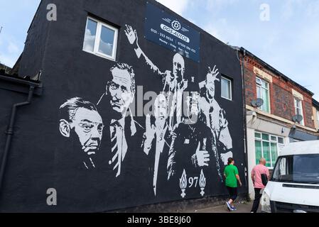 Murale représentant les gestionnaires historiques et les entraîneurs-chefs du Liverpool Football Club à Anfield Road, Liverpool, Royaume-Uni. Shankly à Klopp Banque D'Images