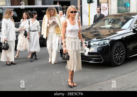 Caroline Daur arrive à la Villa Albani Torlonia pour assister au spectacle Dior Cruise 2026. (Photo Mario Cartelli / SOPA images/SIPA USA) Banque D'Images