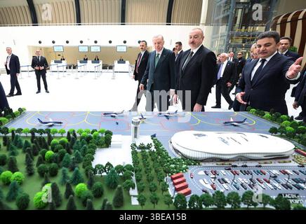 Le président turc Recep Tayyip Erdoan visite l'aéroport international de Lachin le président turc Recep Tayyip Erdoan visite l'aéroport international de Lachin, Azerbaïdjan, le 28 mai 2025. Photo de la présidence turque apaimages Lachin Lachin Azerbaïdjan 280525 Azerbaijan TPO 1 003 Copyright : xapaimagesxTurkishxpresidencyxxapaimagesx Banque D'Images