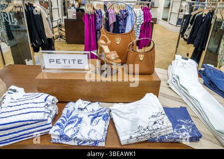 Miami Florida Kendall, Dadeland Mall, magasins de magasins, Macy's Department Store, intérieur, vente d'affichage, Lauren Ralph Lauren petite section, Wome Banque D'Images