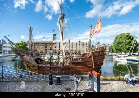 Londres, Royaume-Uni. 28 mai 2025. Le tallship Nao Santa Maria est arrivé chez les docks Katharine. Construit par la NAO Victoria Foundation, le navire-musée de 93 pieds et la réplique du vaisseau amiral du XVe siècle de Christophe Colomb seront ouverts au public du 29 mai au 8 juin pour la mi-session de mai. Credit : Stephen Chung / Alamy Live News Banque D'Images