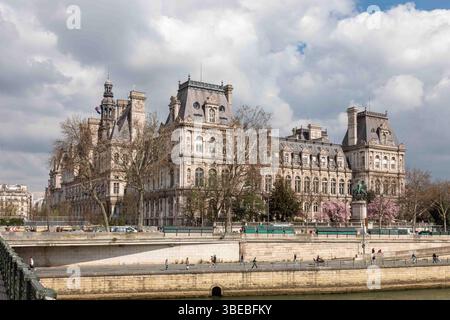 Hôtel de ville, Hôtel de ville de Paris, debout sur la place de l'Hôtel-de-ville – Esplanade de la libération dans le 4ème arrondissement de Paris, France Banque D'Images