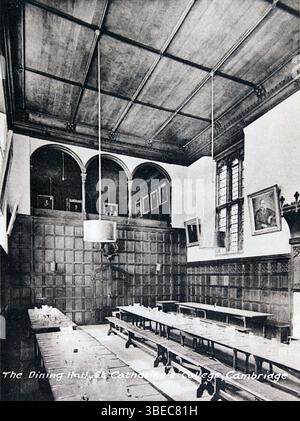 Carte postale vintage de la salle à manger du St Catherine's College, Cambridge, probablement au milieu du XXe siècle. Banque D'Images