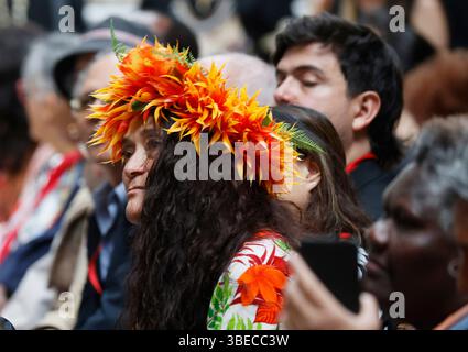 New York, États-Unis. 28 mai 2025. Les invités écoutent des artistes et des conférenciers lors de l’avant-première de la presse pour la réouverture de trois nouvelles galeries distinctes pour les arts d’Afrique, les Amériques anciennes et l’Océanie dans l’aile réinventée Michael C. Rockefeller au Metropolitan Museum of Art le mercredi 28 mai 2025 à New York. La rénovation complète de l'aile, qui couvre plus de 40 000 pieds carrés d'espace de galerie du côté sud du Musée, a été conçue par Kulapat Yantrasast de WHY architecture. Photo de John Angelillo/UPI crédit : UPI/Alamy Live News Banque D'Images