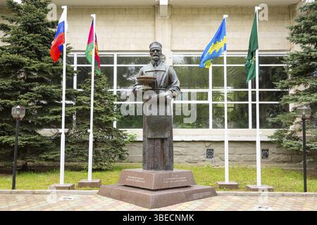 Anapa, Russie - 13 mai 2019 : Monument V.A. Budzinsky, situé au sanatorium Kuban à Anapa, Russie. Sculpteur V.P. Polyakov, architecte Yu.V. Yusin Banque D'Images