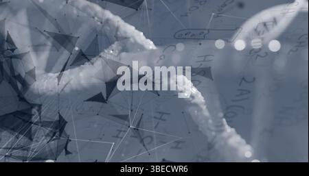 Image d'adn tournant sur des formes et des formules chimiques sur fond gris Banque D'Images