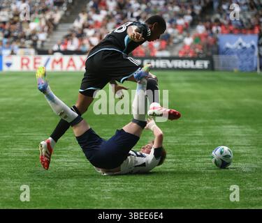 Vancouver, Canada. 28 mai 2025. VANCOUVER, C.-B. - MAI 28 : le défenseur des Whitecaps de Vancouver Tate Johnson (28) le défenseur des United FC du Minnesota Jefferson Didaz (28) en action pour le match de saison régulière de la MLS Vancouver Whitecaps FC vs Minnesota United FC à BC place le 28 mai 2025 à Vancouver, Canada.(photo par Tomaz Jr/Pximages) crédit : PX images/Alamy Live News Banque D'Images