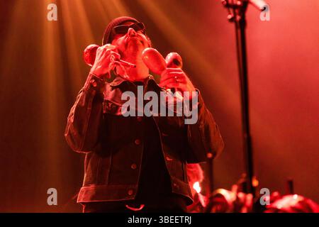 Oslo, Norvège. 28 mai 2025. Le groupe de rock américain The Brian Jonestown massacre donne un concert au Rockefeller à Oslo. Ici, le musicien Joel Gion est vu en direct sur scène. Crédit : Gonzales photo/Alamy Live News Banque D'Images