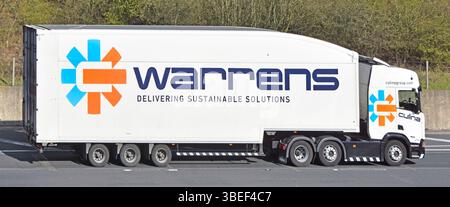 Vue latérale Warrens hgv camion et remorque articulée rigide de forme aérodynamique corps Culuna Logistics logo design M25 autoroute Essex Angleterre Royaume-Uni Banque D'Images