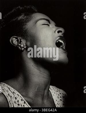 Une photographie de Billie Holiday, prise par William P. Gottlieb en 1948 et imprimée en 1979, capturant le chanteur de jazz emblématique. Banque D'Images