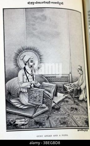 Cette illustration de 1909 tirée de « la religion sikhe » représente Guru Angad, le deuxième Guru du sikhisme, avec un élève. L'image souligne le rôle du Guru Angad dans l'éducation sikhe et sa contribution à la croissance de la communauté sikhe. Banque D'Images