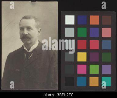 Cette photographie en noir et blanc datant de 1904 à 1924 montre Albert Hoffmann-Paravicini monté sur carton. Il démontre les techniques photographiques du début du XXe siècle. Banque D'Images