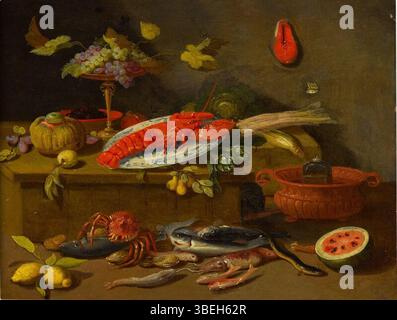 Cette nature morte de pseudo-Jan van Kessel le jeune présente un homard exposé sur un plat chinois de Wanli, accompagné d'une tazza de raisins, de poissons, de fruits et de légumes. La composition est un riche exemple de la peinture néerlandaise de natures mortes du XVIIe siècle, mettant l'accent sur l'opulence et le rendu détaillé des textures. Banque D'Images