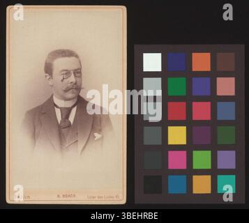 Cette 1893 photographie en noir et blanc d'Emil Markees, imprimée sur une carte d'armoire, est typique du style photographique de la fin du XIXe siècle. Banque D'Images