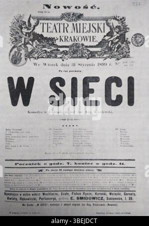 La photographie de 1899 intitulée 'W sieci' prise au Teatr Miejski à Kraków montre une scène théâtrale de la fin du XIXe siècle en Pologne. Il capture un moment de l'histoire du théâtre polonais, illustrant la vie culturelle vibrante de l'époque. Banque D'Images