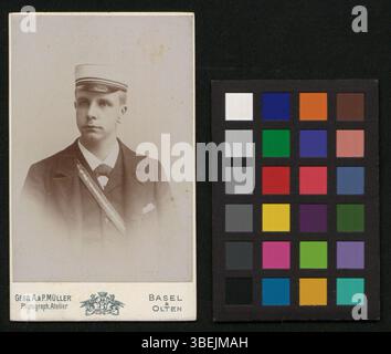 Cette photographie de carte de cabinet en noir et blanc datant d'environ 1898 montre Lucas Riggenbach. L'image capture une figure historique dans le style de la photographie de la fin du XIXe siècle. Banque D'Images