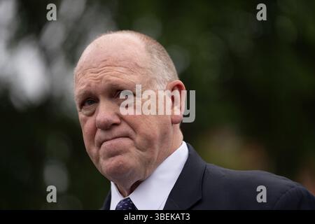 Tom Homan, le tsar frontalier de la Maison Blanche, parle aux médias à la Maison Blanche à Washington, DC, le 29 mai 2025.Credit : Chris Kleponis/CNP/MediaPunch Banque D'Images