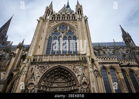 Cathédrale de Bayeux, également connue sous le nom de cathédrale notre-Dame de Bayeux, une église catholique romaine, construite dans le style normand-roman, Bayeux, Normandie, FR Banque D'Images