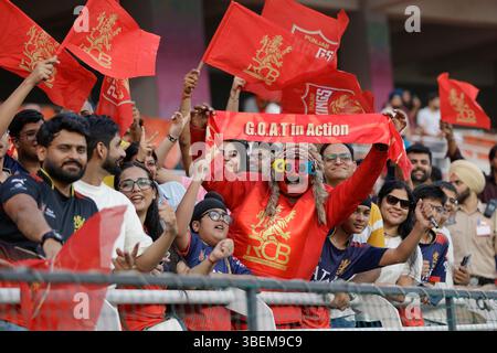 Chandigarh, Inde. 29 mai 2025. CHANDIGARH, INDE - MAI 29 : les fans qui disputent le match de qualification IPL 2025 entre Punjab Kings et Royal Challengers Bengaluru au New PCA Stadium le 29 mai 2025, à Chandigarh, en Inde. (Photo de Surjeet Yadav/MB Media) crédit : MB Media solutions/Alamy Live News Banque D'Images