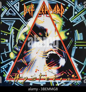 Reproduction photographique de la couverture du LP 'Hysteria' de DEF Leppard en 1987. Pochette d'album rock et glam metal emblématique, colorée et abstraite des années 80. Banque D'Images