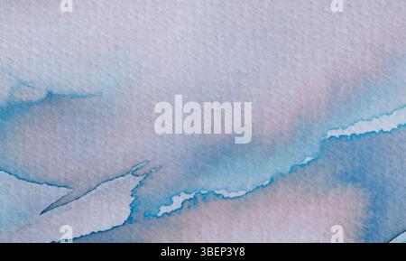 Le mélange d'aquarelles de tons bleus doux et roses capture un moment abstrait tranquille Banque D'Images