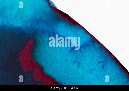 Aquarelle audacieuse et vibrante mélangeant bleus et rouges créant un effet abstrait avec des dégradés doux Banque D'Images