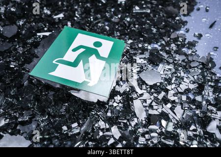 Incassable Verre frontal endommagé par accident dans un bus des transports publics Banque D'Images