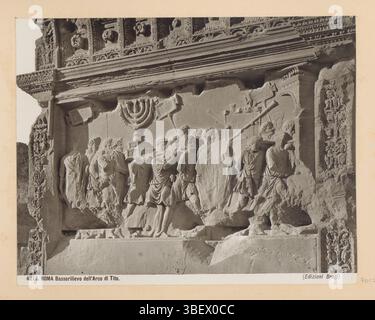 Rome, Brogi, Edizioni, Rome Bassorilievo dell'Arco di Tito, Bas-relief sur l'Arc de Titus à Rome, représentant des objets pris du Temple de Jérusalem comme butin de guerre, Rome, recto-imprimé, partie d'album photo avec des enregistrements de sites et d'œuvres d'art en Italie., photographie, photos, photographies, 4213, hauteur 197 mm, largeur 250 mm, photographe, 1875 - 1907, papier photographique, papier photo, impression argentée gélatine, impression argentée gélatineuse de développement Banque D'Images