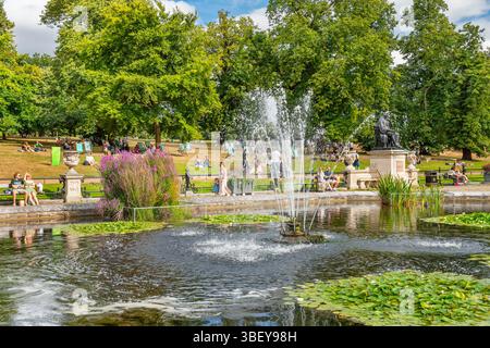 Italian Gardens, Kensington Gardens, Kensington, Londres, Angleterre, Banque D'Images
