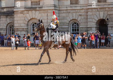 Relève de la garde, parade des gardes à cheval, ville de Westminster, Londres, Angleterre, Banque D'Images