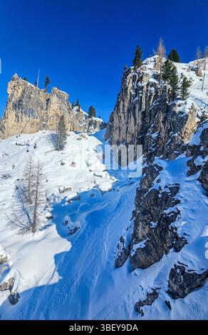 Montagnes autour d'Arabba, Dolomites, Italie Banque D'Images