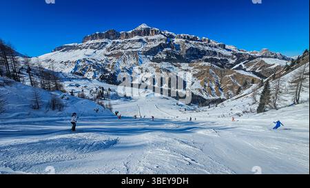 Montagnes autour d'Arabba, Dolomites, Italie Banque D'Images