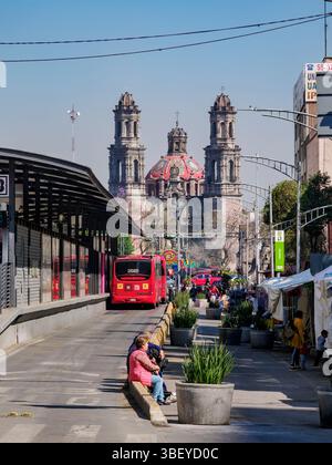 Vue vers l'église de San Hipolito, Mexico, Mexique Banque D'Images