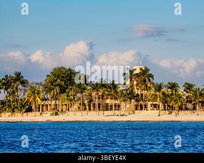 Côte ouest au coucher du soleil, île de Cozumel, État de Quintana Roo, Mexique Banque D'Images