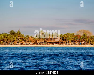 Côte ouest au coucher du soleil, île de Cozumel, État de Quintana Roo, Mexique Banque D'Images
