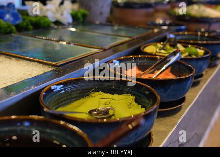 Assortiment de plats japonais gastronomiques élégamment présentés. Art culinaire et cuisine internationale. Wasabi Ginger Lime Banque D'Images