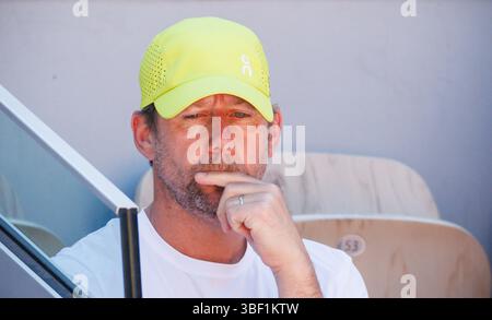 Paris, France. 30 mai 2025. L'entraîneur belge de Swiatek Wim Fissette photographié lors d'un match de tennis entre Jaqueline Cristian et IgA Swiatek, au troisième tour du tournoi de tennis féminin du Grand Chelem de Roland Garros, vendredi 30 mai 2025 à Paris, France. L’édition 2025 de Roland Garros se déroule du 24 mai au 8 juin 2025. BELGA PHOTO BENOIT DOPPAGNE crédit : Belga News Agency/Alamy Live News Banque D'Images
