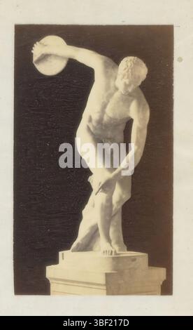 Rome, sculpture d'un lanceur de Discus à Rome, Rome, photographie, photo, page, photos, livres illustrés, hauteur 90 mm, largeur 53 mm, photographe, 1863 - 1873, papier photographique, papier photo, tirage d'album, tirage d'albumine Banque D'Images