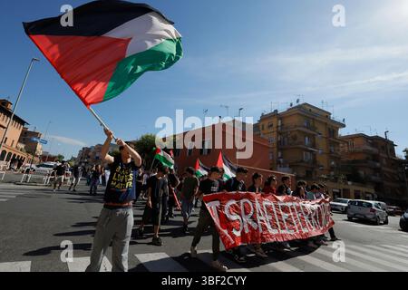 Roma, Italie. 30 mai 2025. Manifestazione per Gaza degli studenti di Roma Sud Ñ Roma Ñ Italia Ñ Venerd“ 30 Maggio 2025 - Cronaca - (foto di Cecilia Fabiano/ Credit : LaPresse/Alamy Live News Banque D'Images