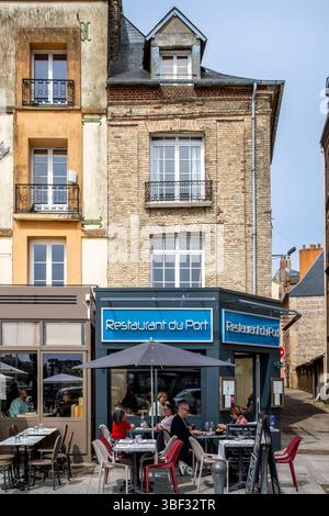 Une image extérieure du restaurant du Port sur le quai Henri IV, Dieppe, Normandie, France. Banque D'Images