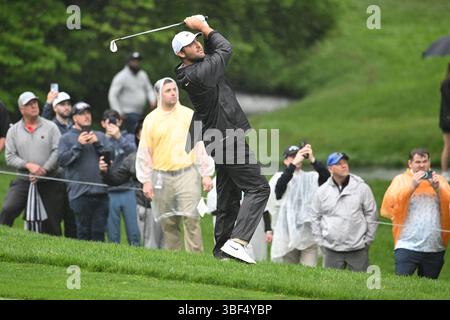 Dublin, Ohio, États-Unis. 30 mai 2025. Scottie Scheffler (USA) frappe sur le 9e trou lors de la deuxième manche du tournoi Memorial à Dublin, Ohio. Brent Clark/Cal Sport Media/Alamy Live News Banque D'Images