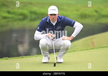 Dublin, Ohio, États-Unis. 30 mai 2025. Ben Griffin (USA) sur le 14ème green lors de la deuxième manche du Memorial Tournament à Dublin, Ohio. Brent Clark/Cal Sport Media/Alamy Live News Banque D'Images