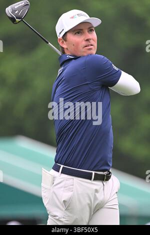 Dublin, Ohio, États-Unis. 30 mai 2025. Ben Griffin (USA) conduit sur le 15e tee lors de la deuxième manche du Memorial Tournament à Dublin, Ohio. Brent Clark/Cal Sport Media/Alamy Live News Banque D'Images