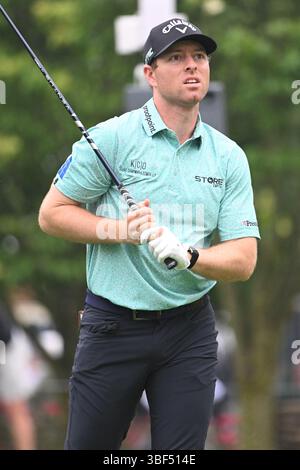 Dublin, Ohio, États-Unis. 30 mai 2025. Max Greyserman (États-Unis) conduit sur le 15e tee lors de la deuxième manche du Memorial Tournament à Dublin, Ohio. Brent Clark/Cal Sport Media/Alamy Live News Banque D'Images