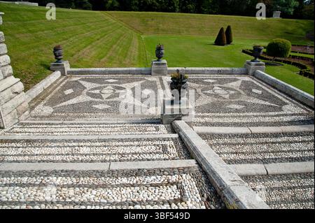 Enniskerry, Irlande, 05 mai 2025, le jardin de Powerscourt est l'une des attractions les plus intéressantes du comté de Wicklow, en Irlande. Banque D'Images