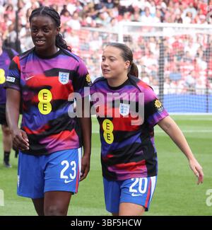 Londres, Royaume-Uni. 30 mai 2025. Pendant l'UEFA Women's Nations League - Group 3 Michelle Agyemang (Brighton et Hove Albion) d'Angleterre femmes et Fran Kirby (Brighton) d'Angleterre femmes avec match entre l'Angleterre femmes contre le Portugal femmes au stade de Wembley, Londres le 30 mai 2025 crédit : action Foto Sport/Alamy Live News Banque D'Images