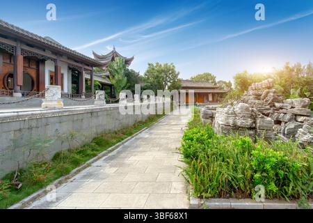 Bâtiments traditionnels chinois anciens, Mengzi, Yunnan, Chine. Banque D'Images