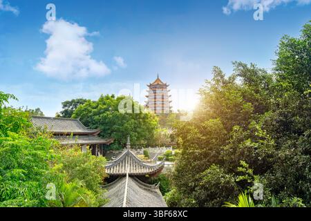 Bâtiments traditionnels chinois anciens, Mengzi, Yunnan, Chine. Banque D'Images